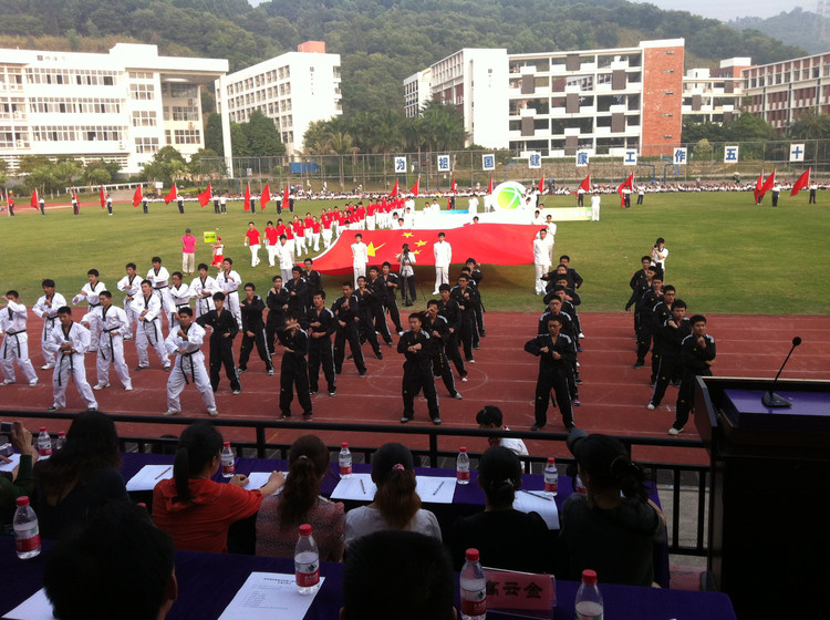 参加学校运动会开幕式，以家长的身份 - 小鱼滋味 - 小鱼滋味