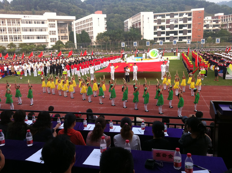 参加学校运动会开幕式，以家长的身份 - 小鱼滋味 - 小鱼滋味