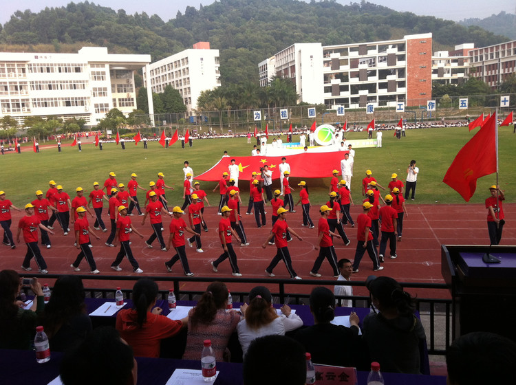 参加学校运动会开幕式，以家长的身份 - 小鱼滋味 - 小鱼滋味