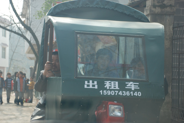 【2007春节湖南行】 之三 游凤凰古城及周边,夜宿芙蓉镇 - 小鱼滋味 - 小鱼滋味 【2007春节湖南行】 之三 游凤凰古城及周边,夜宿芙蓉镇 - 小鱼滋味 - 小鱼滋味