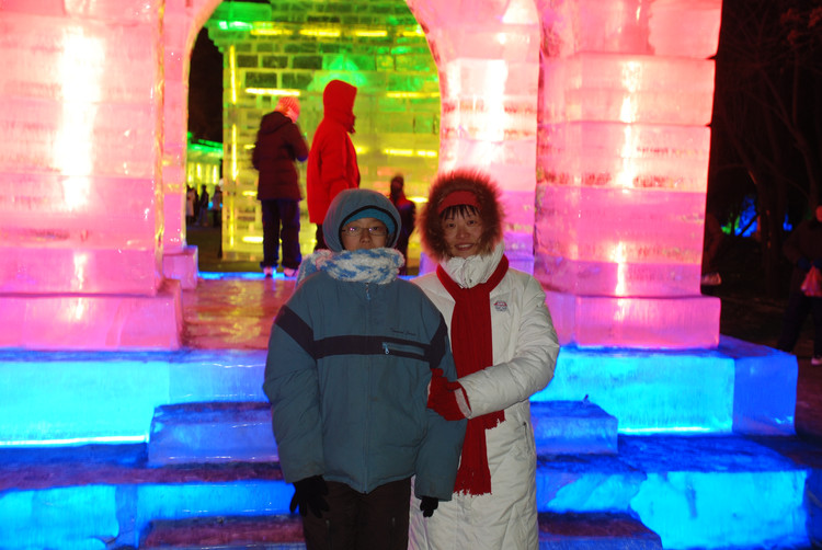 【2008，过年】 之五 别离，参观哈尔滨冰雪大世界，夜晚的兆麟公园看冰灯 - 小鱼滋味 - 小鱼滋味