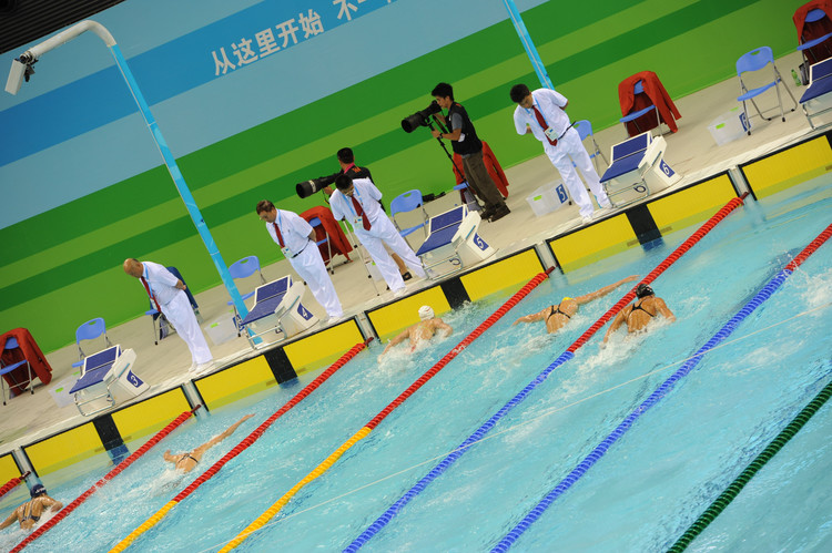 【深圳大运会】女子100米蝶泳决赛 中国陆滢破纪录夺冠 - 小鱼滋味 - 小鱼滋味